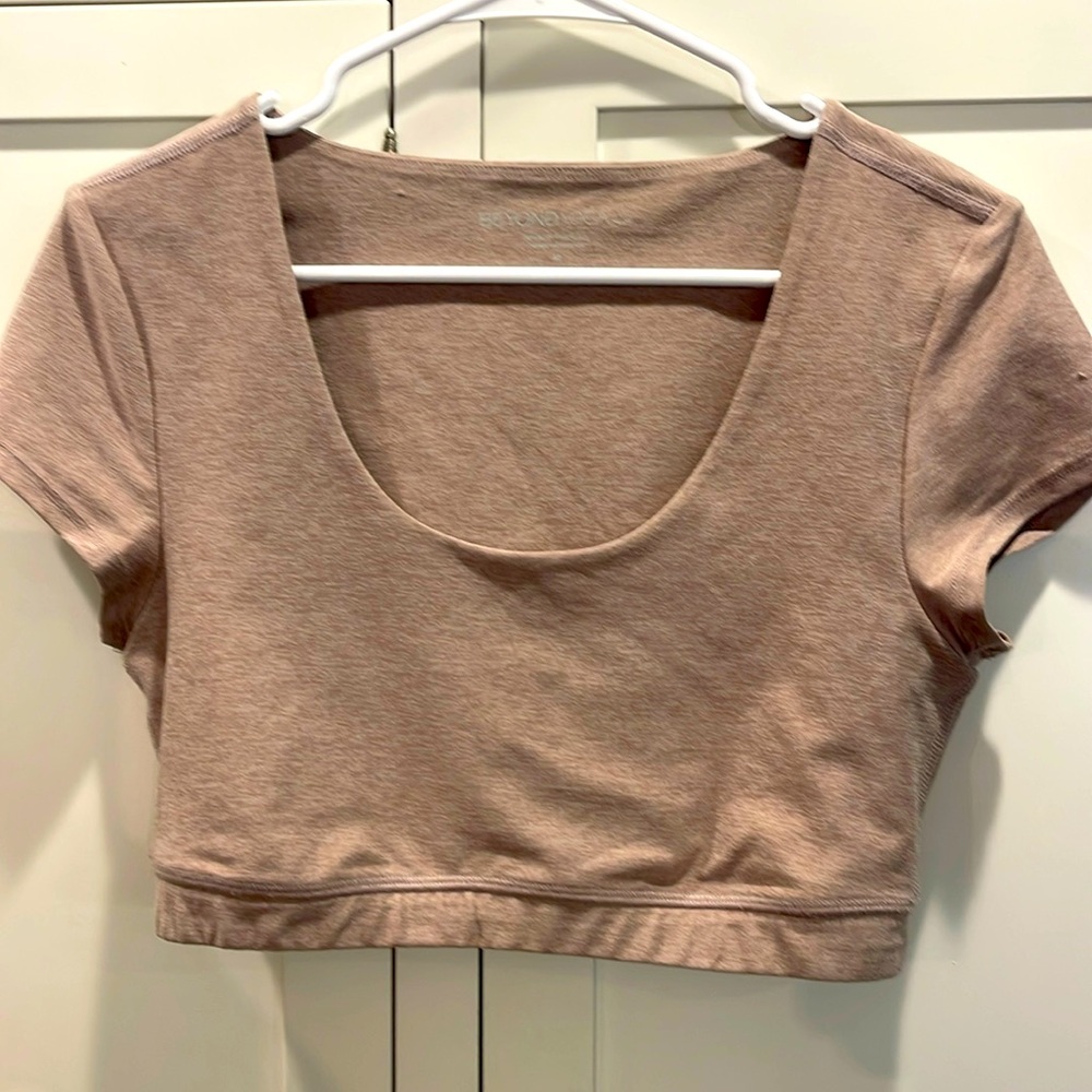 Beyond Yoga women’s size M ballet crop top